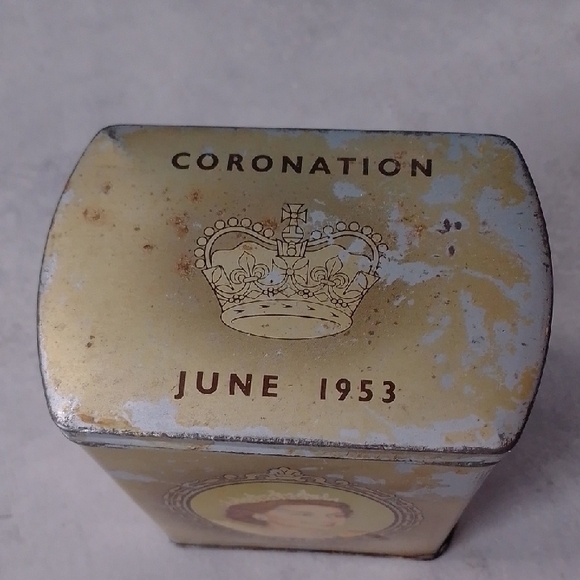 Vintage Coronation June 1953 Queen Ezliabeth II Tin Box Fox's Glacier Mints - Picture 3 of 11